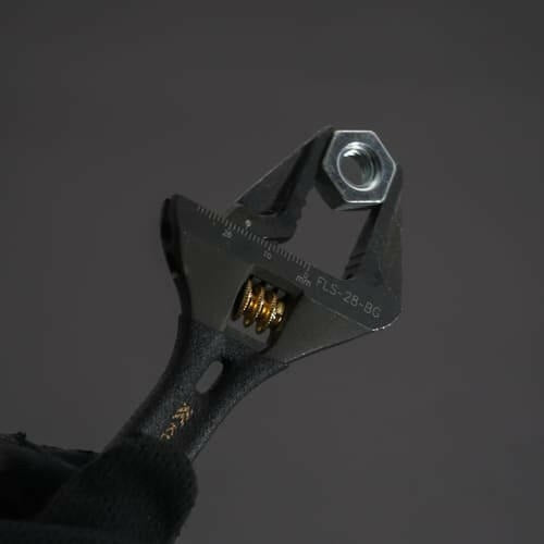 Fujiya Kurokin FLS-32-BG Short Shank Adjustable Wrench with Serrations