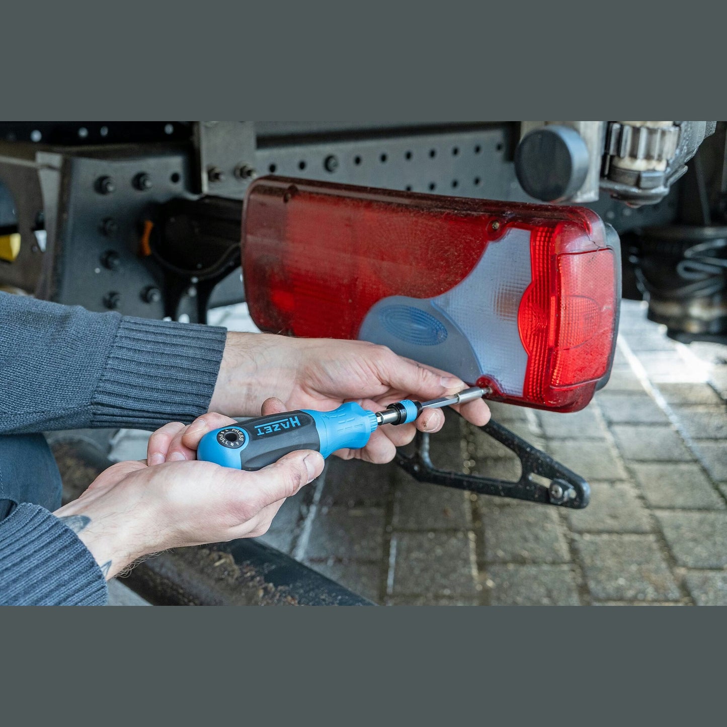 Hazet 811R-3 Ratcheting bit screwdriver with built-in magazine