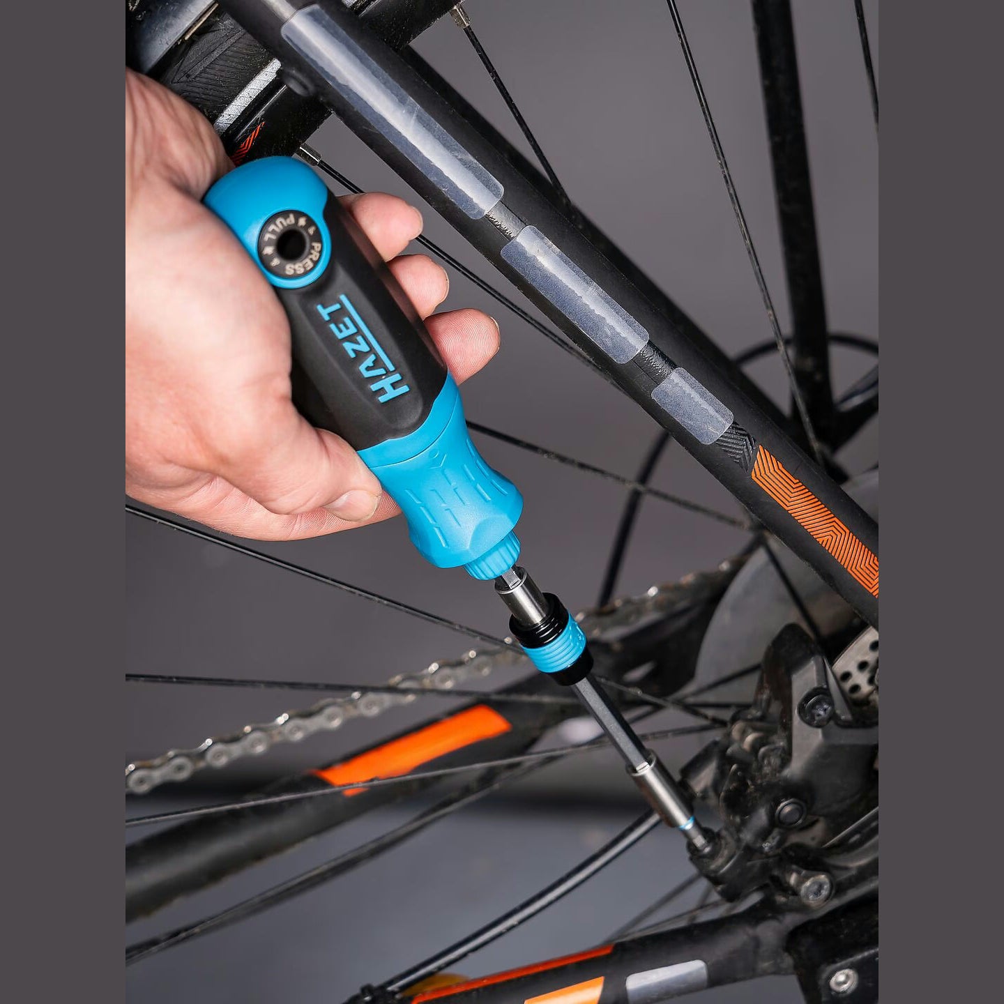 Hazet 811R-3 Ratcheting bit screwdriver with built-in magazine
