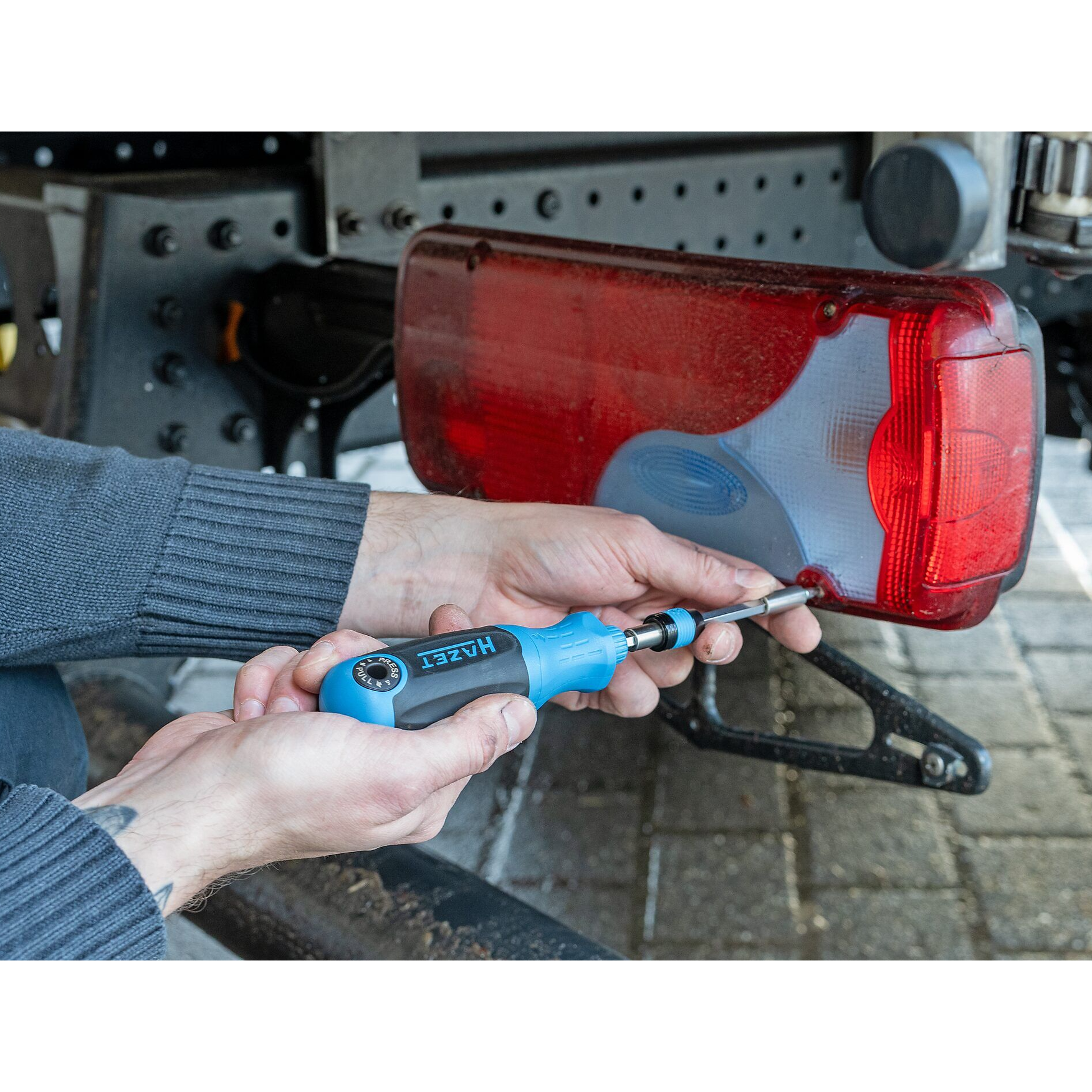 Hazet 811R-4 Ratcheting 1/4" Bit Holding Screwdriver with Magazine