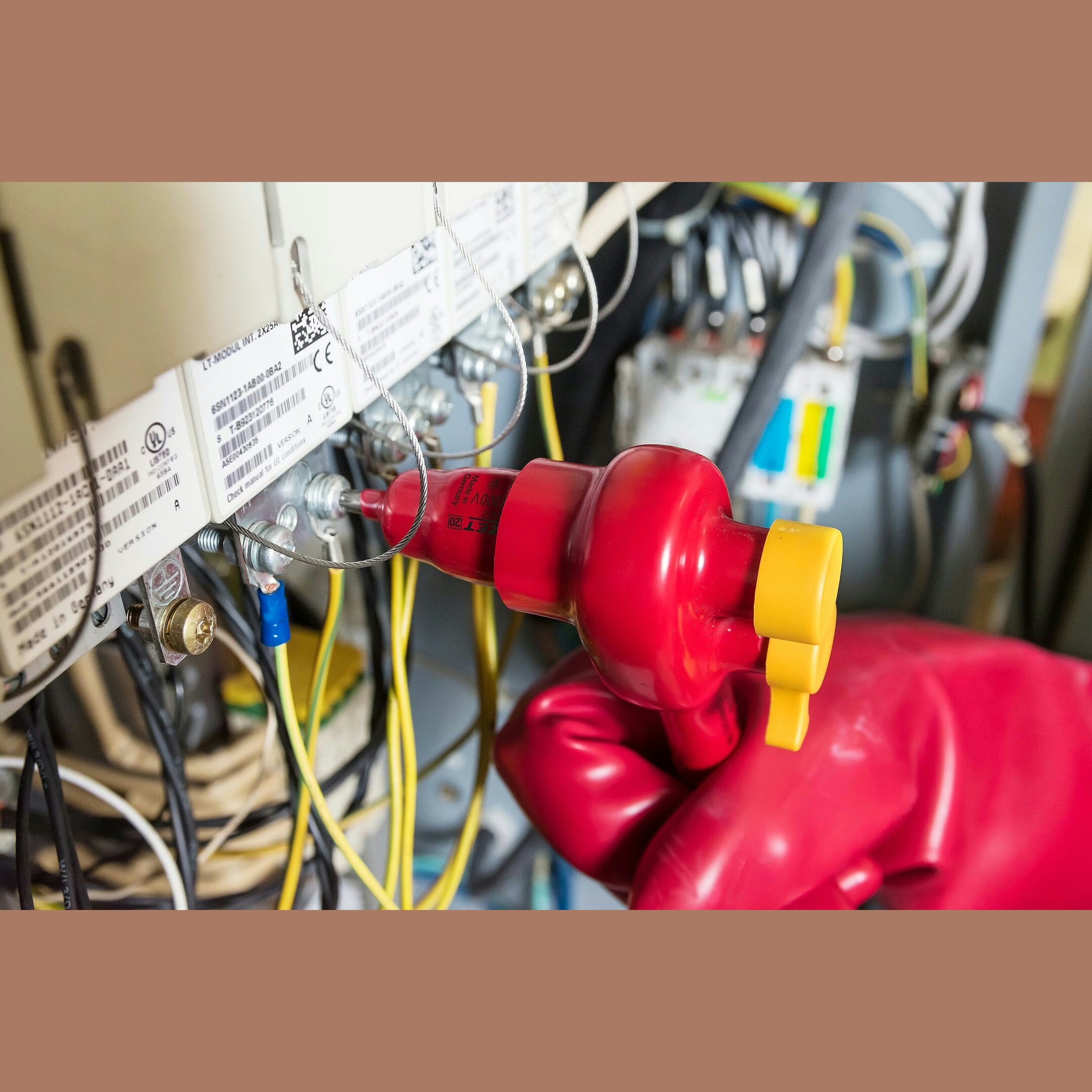 Hazet 900KV-26 1⁄2″ Socket ∙ with protective insulation ∙ Outside hexagon traction profile ∙ 26 mm
