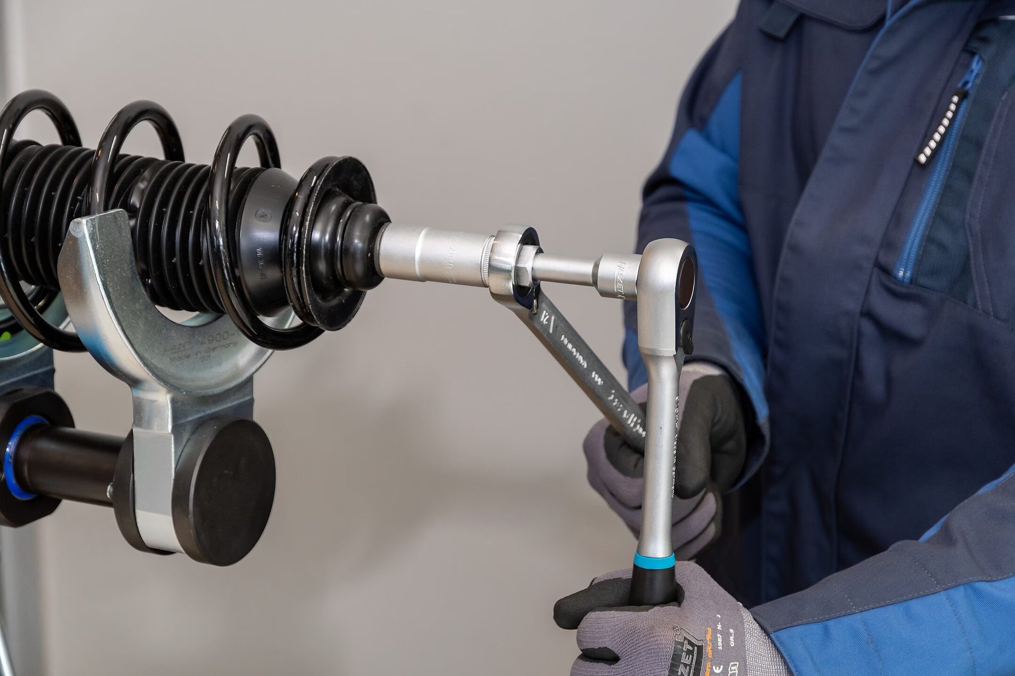 Hazet 4910-XZN10 Counterholder for piston rod